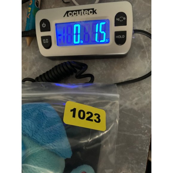 Flawed Wuggle Pets 6” Keychain Blue Puppy Pouch Zippered back Tab Lost 2011 - Picture 12 of 12